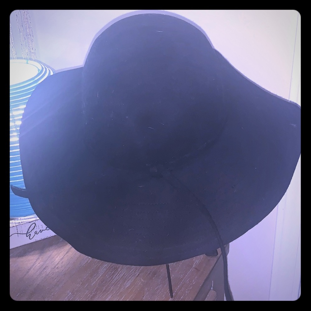 Floppy hat
